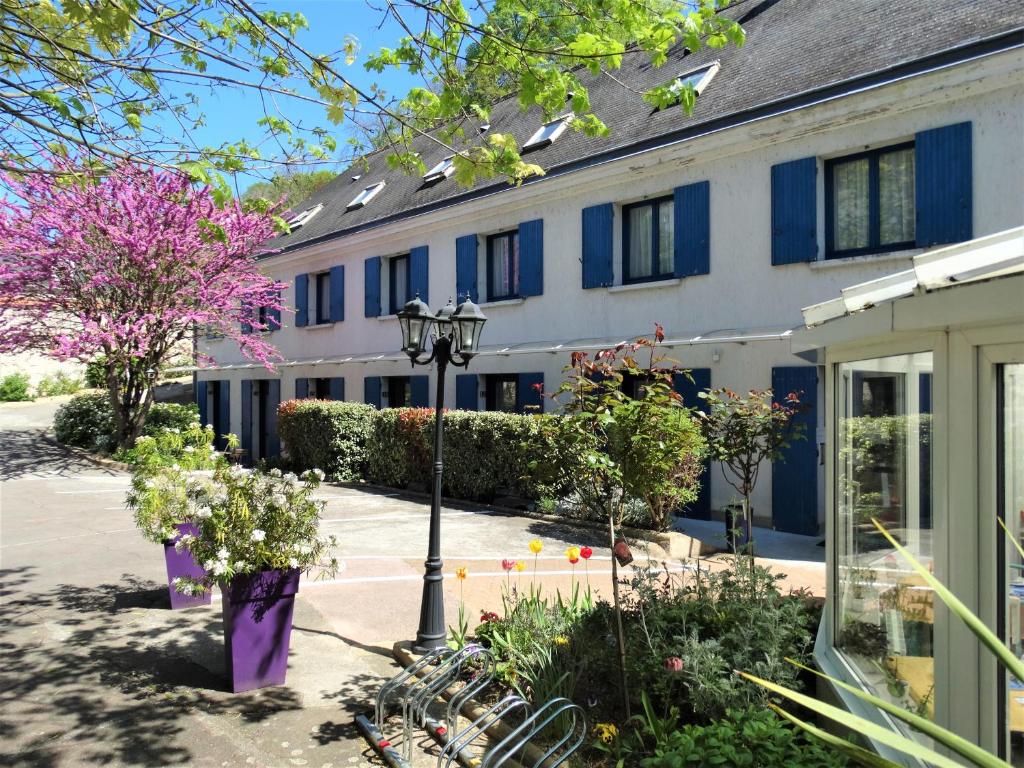 hotels with balcony in Tours