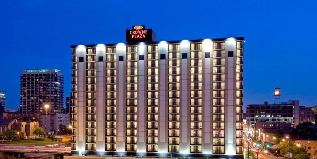 hotels with balcony in Chicago