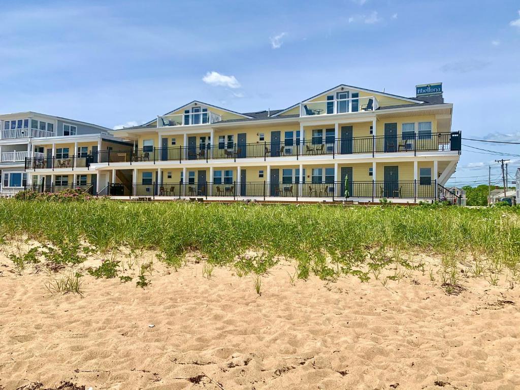 hotels with balcony in Old Orchard Beach