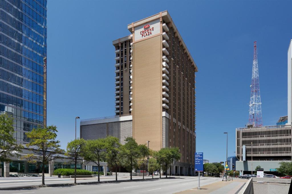 hotels with balcony in Dallas