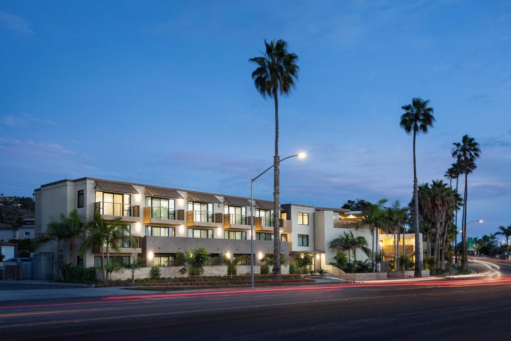 hotels with balcony in San Diego La Jolla