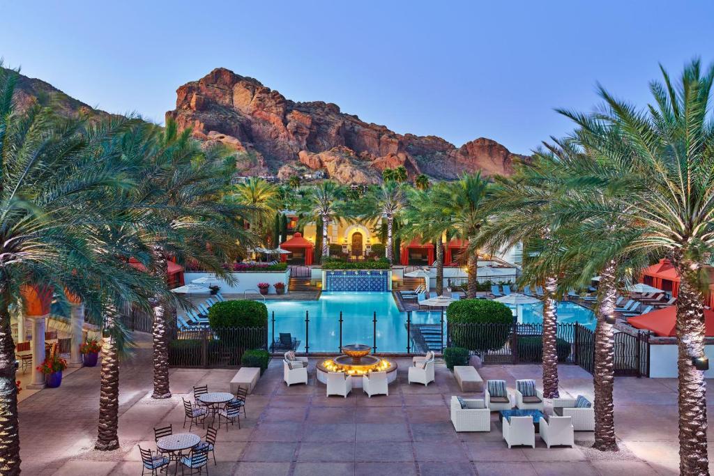 hotels with balcony in Scottsdale