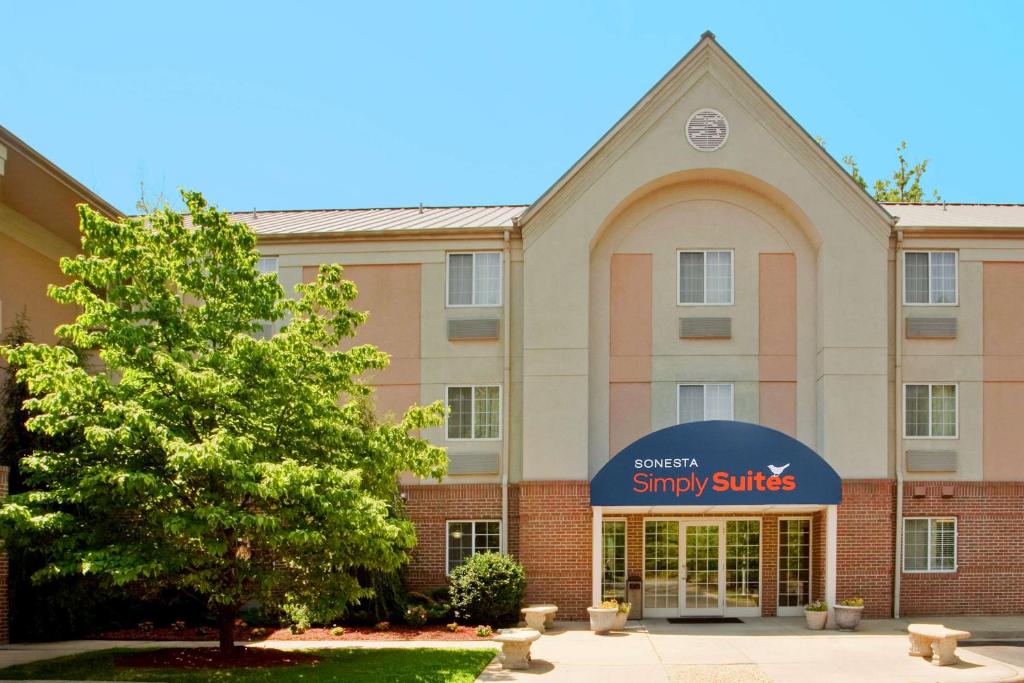 hotels with balcony in Newport News