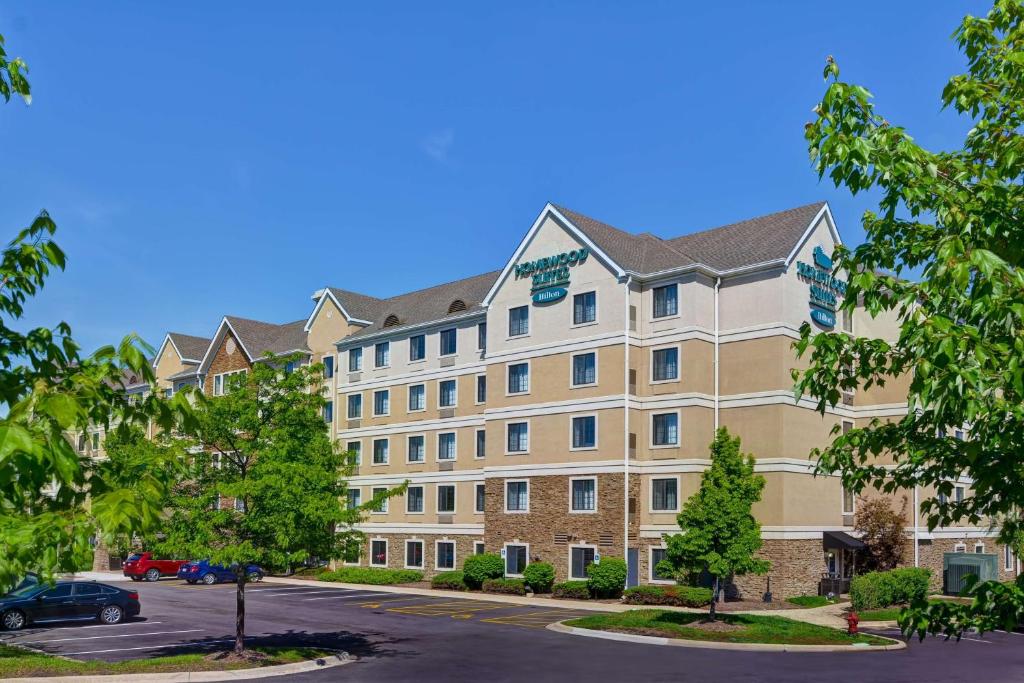 hotels with balcony in Naperville