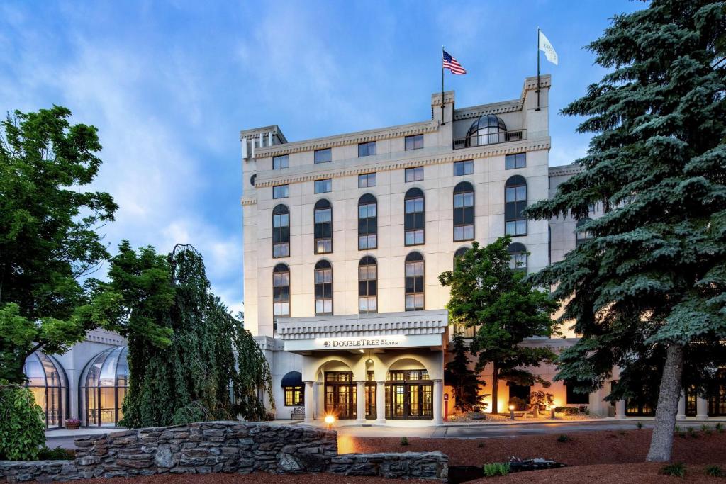 hotels with balcony in Manchester