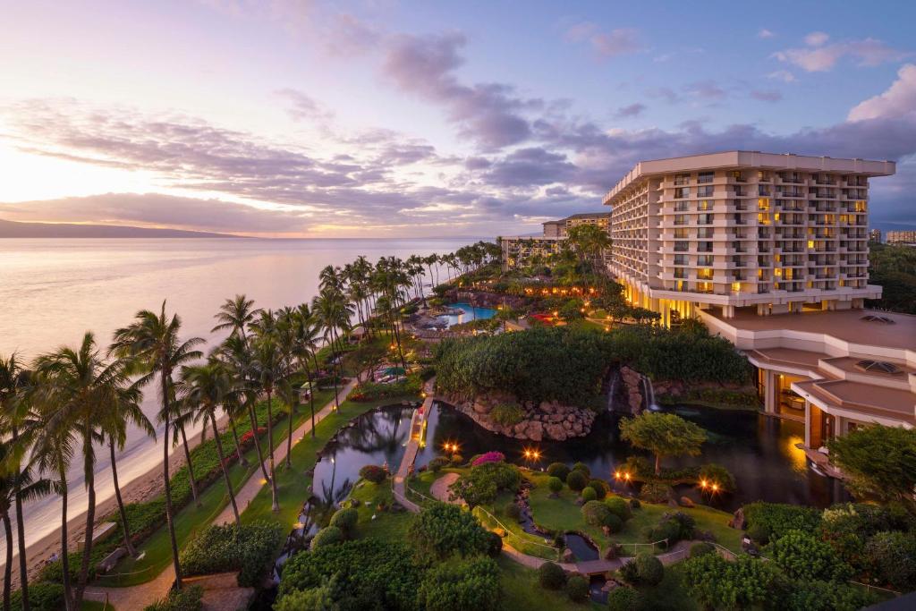 hotels with balcony in Lahaina