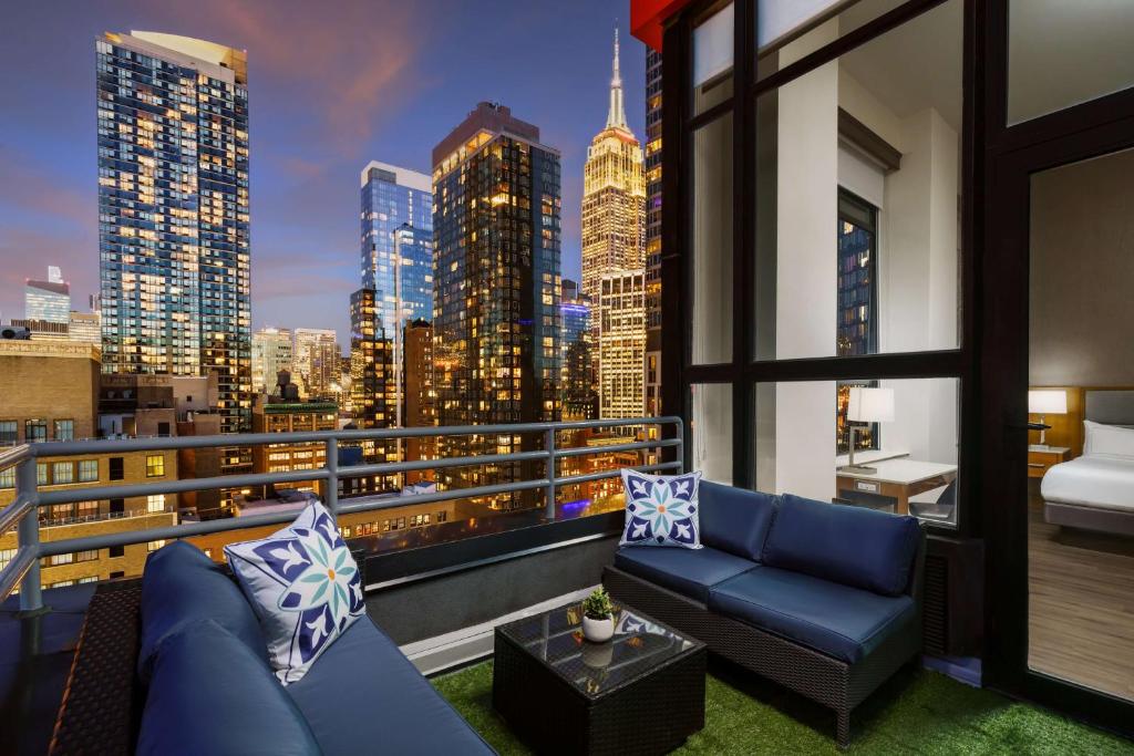 hotels with balcony in New York Chelsea