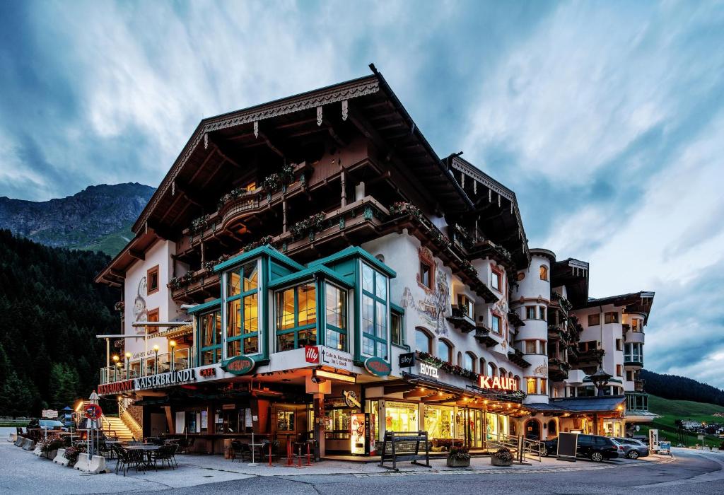 hotels with balcony in Tux