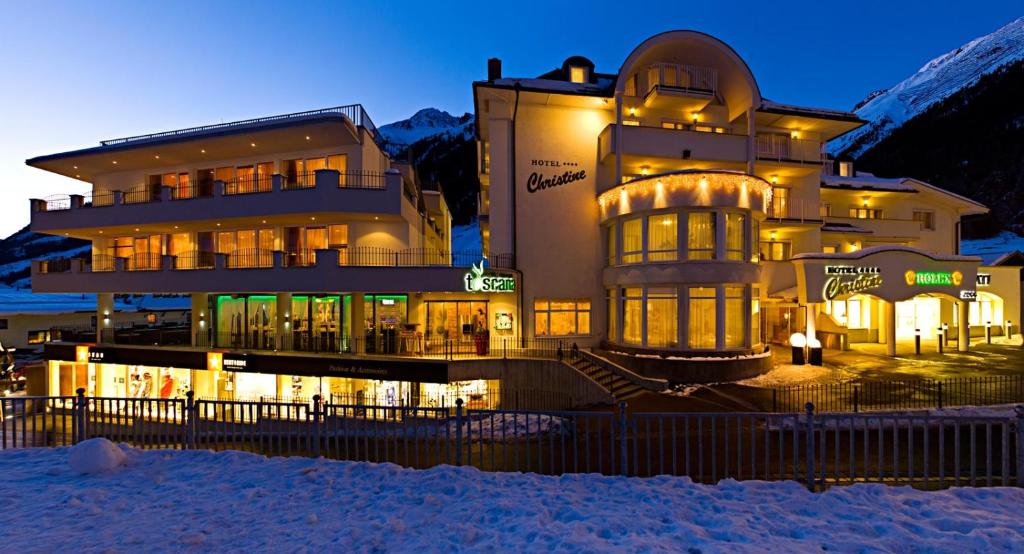 hotels with balcony in Ischgl