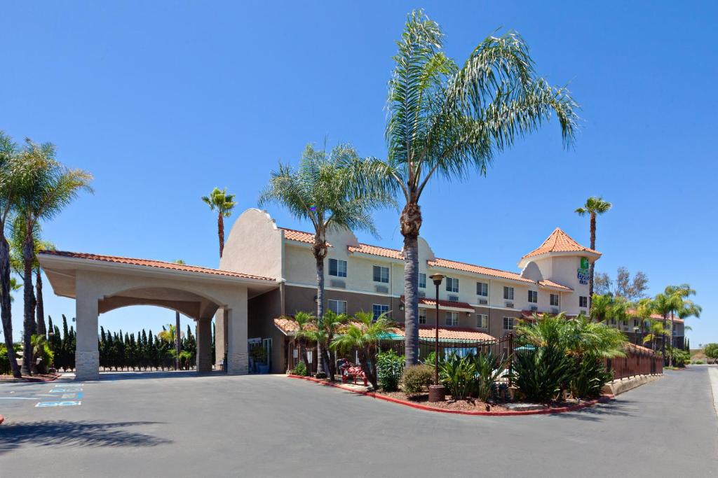 hotels with balcony in San Marcos