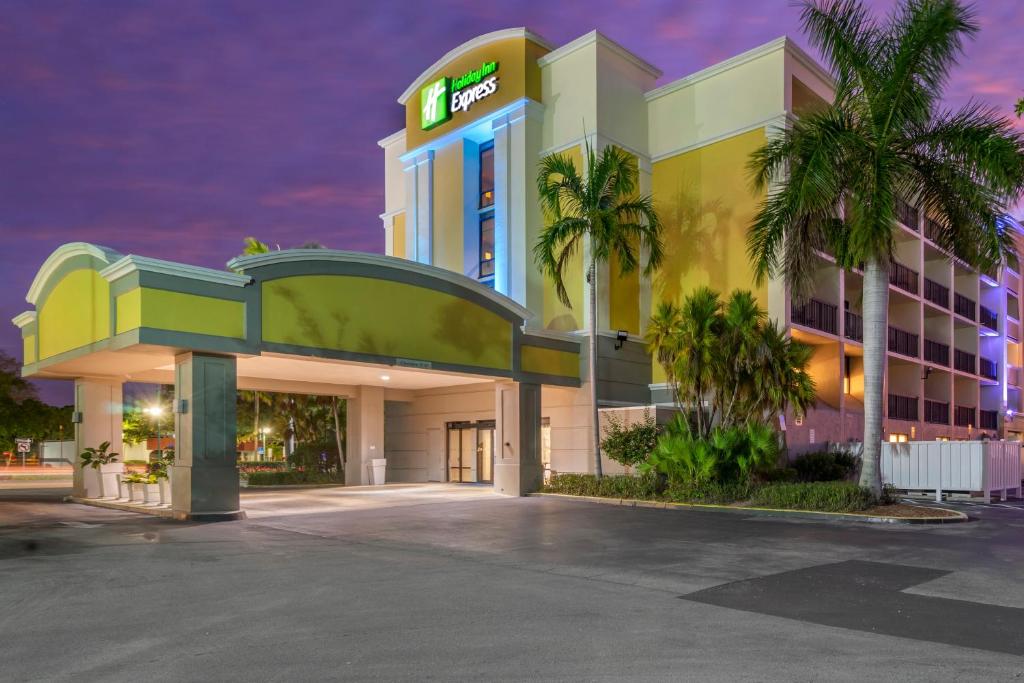 hotels with balcony in Fort Myers