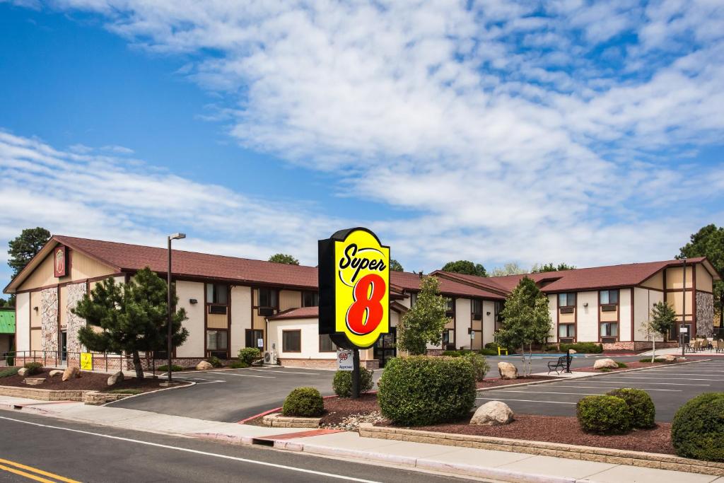 hotels with balcony in Flagstaff