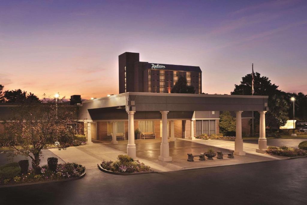 hotels with balcony in Indiana