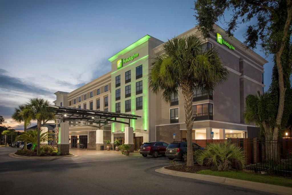 hotels with balcony in Pensacola