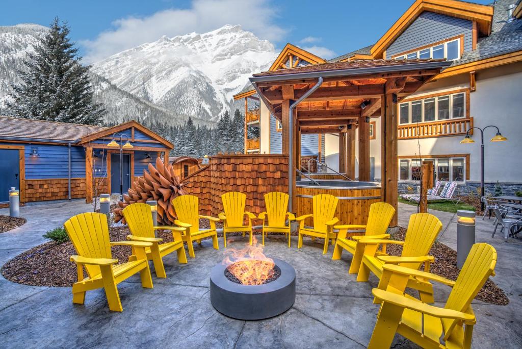 hotels with balcony in Banff Canada