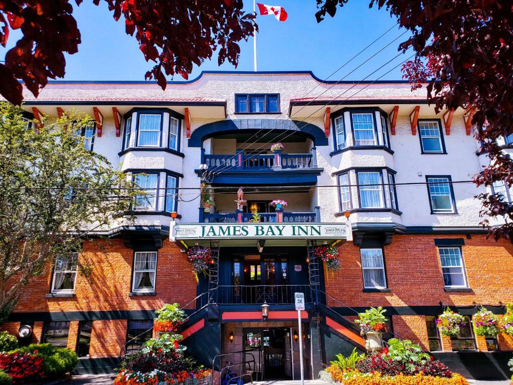 hotels with balcony in Victoria Canada