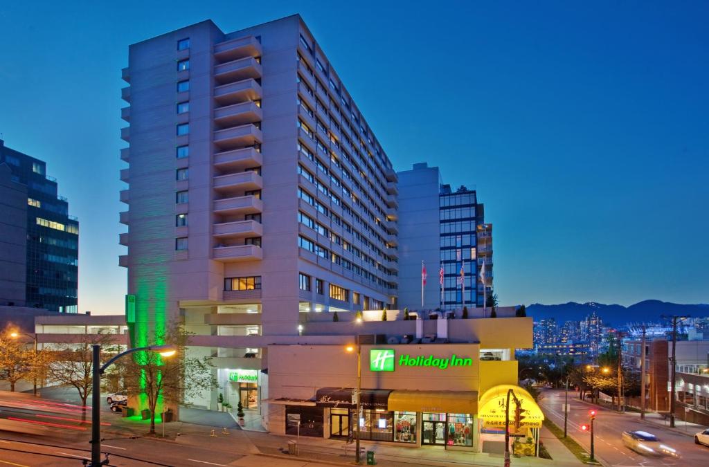 hotels with balcony in Vancouver