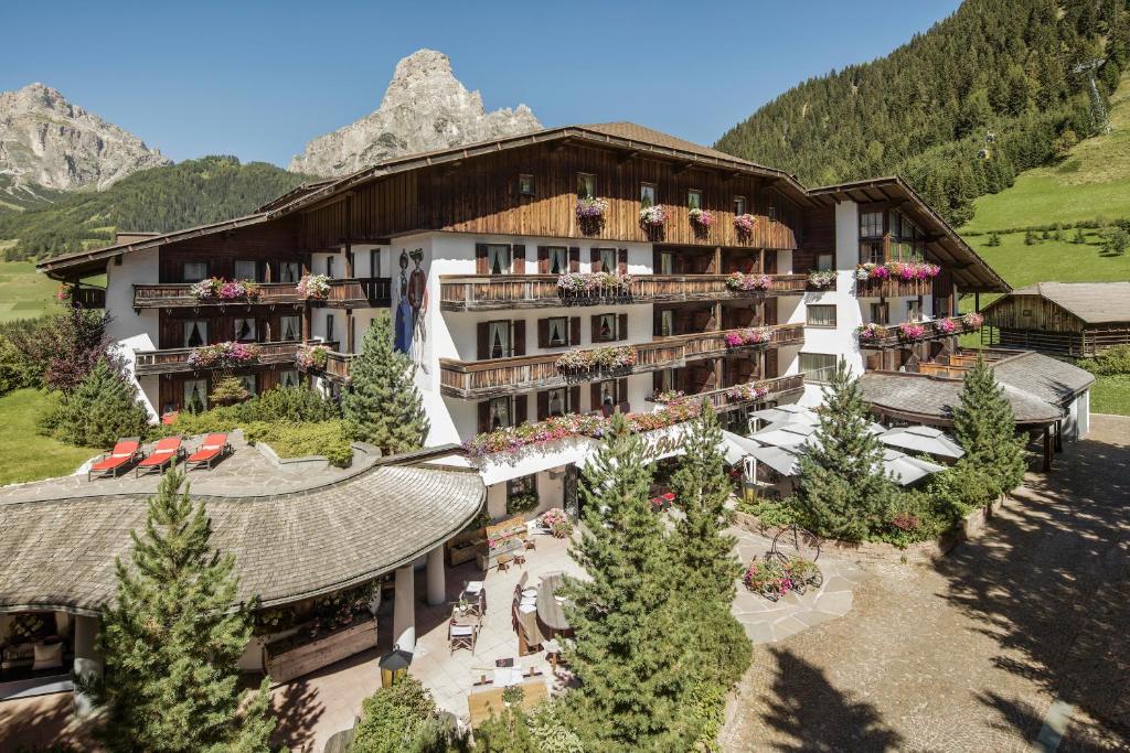 hotels with balcony in Corvara In Badia