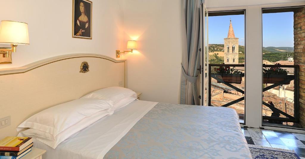 hotels with balcony in Urbino