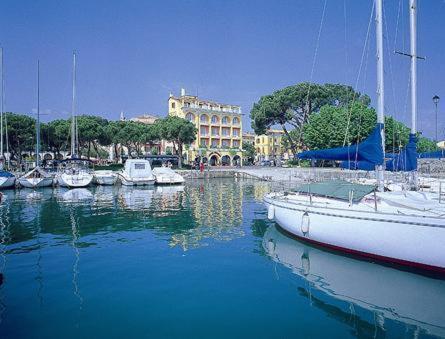 hotels with balcony in Desenzano Del Garda