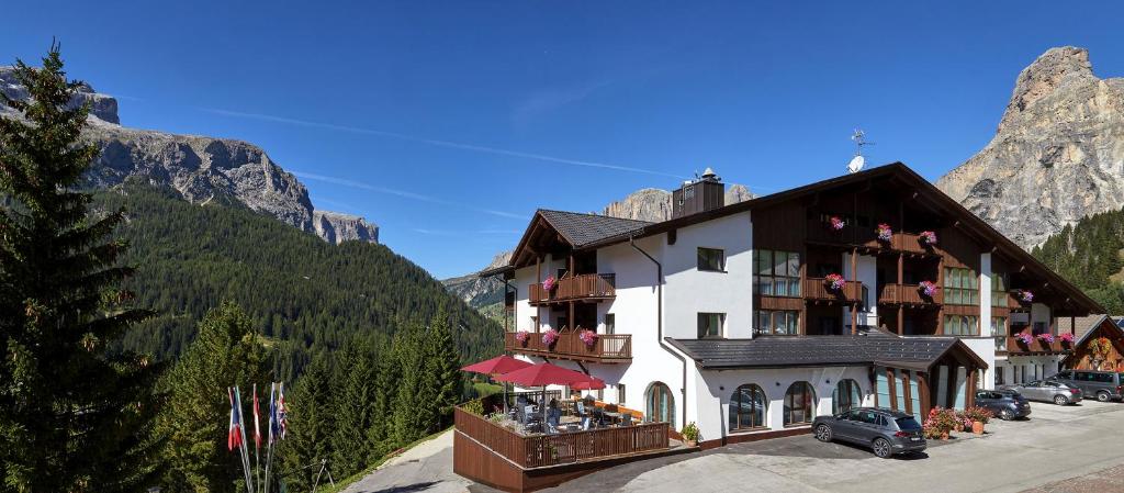 hotels with balcony in Corvara In Badia