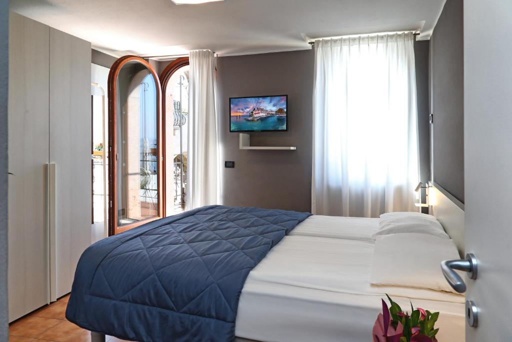 hotels with balcony in Garda