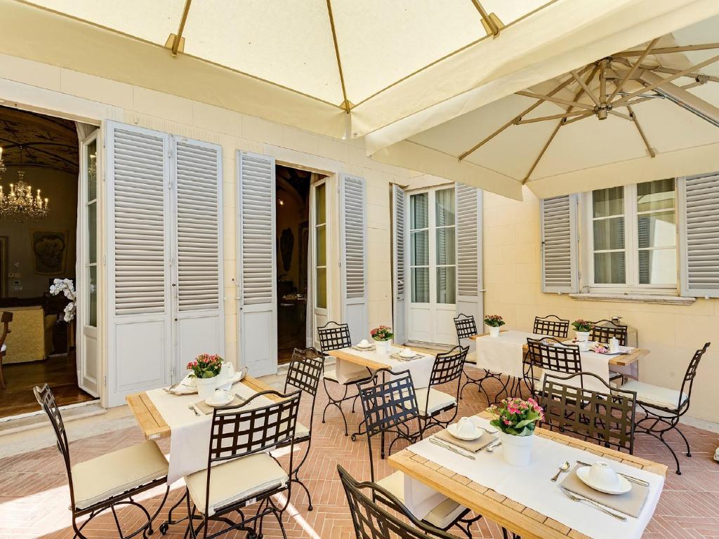 hotels with balcony in Siena Gaia Fountain