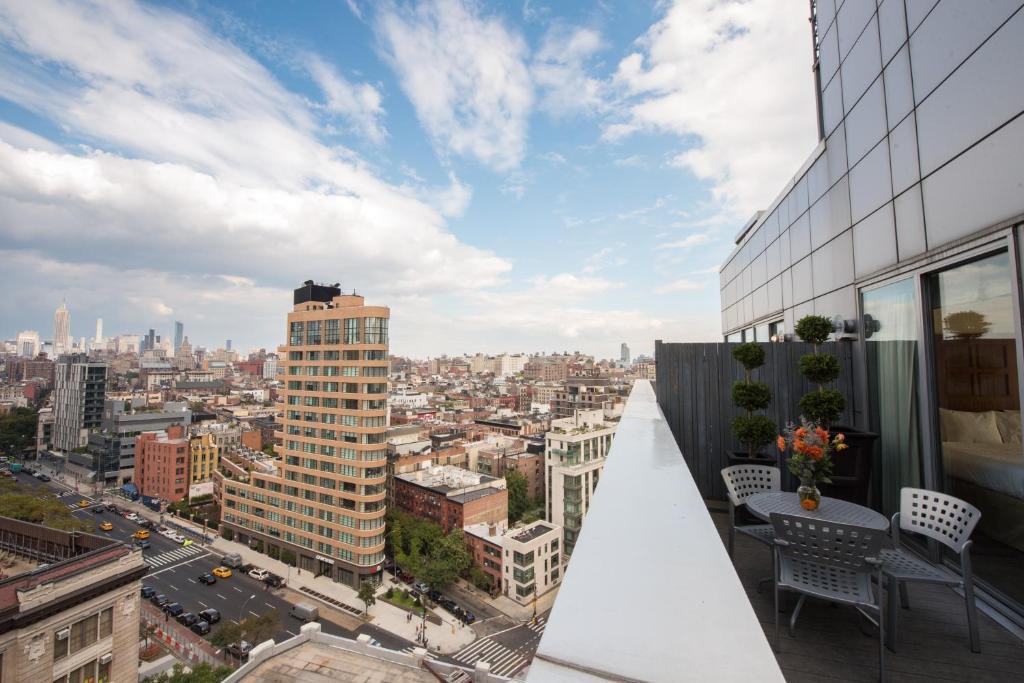 hotels with balcony in New York Statue Of Liberty National Monument