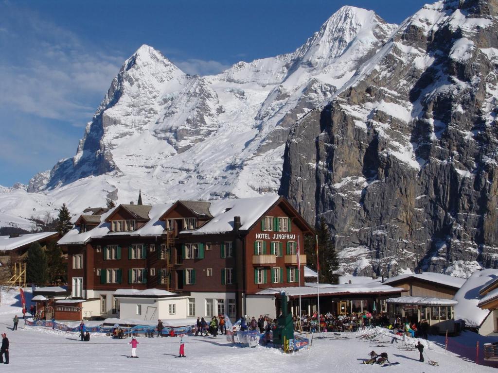 hotels with balcony in Murren