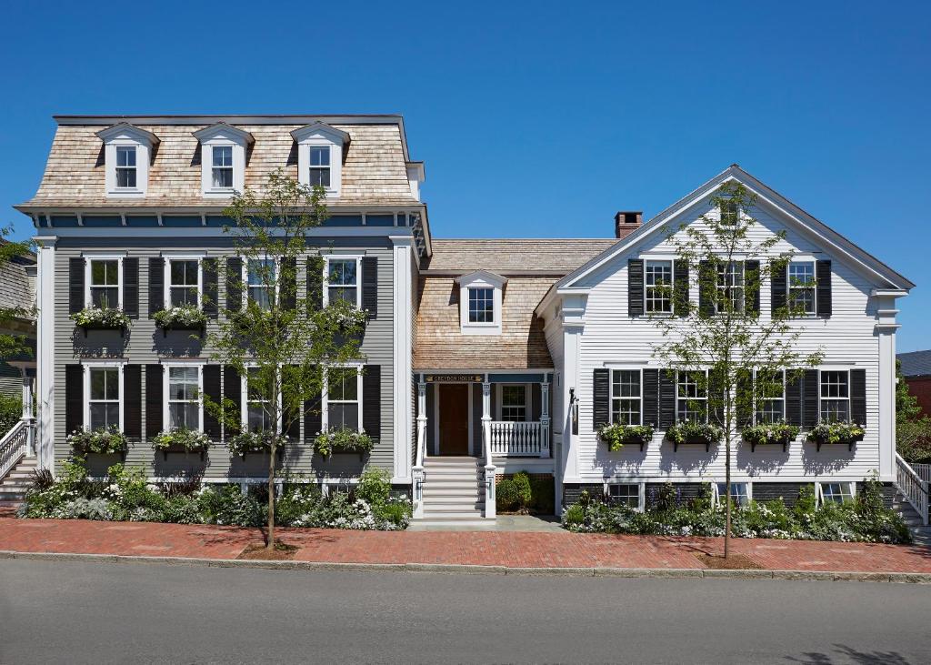 hotels with balcony in Cape Cod