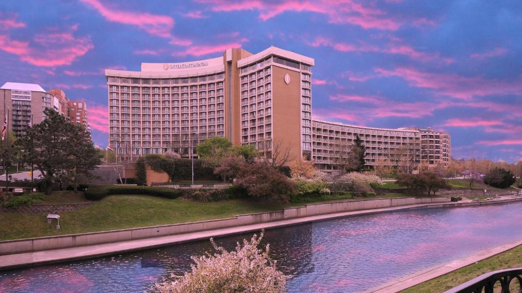 hotels with balcony in Kansas City United States