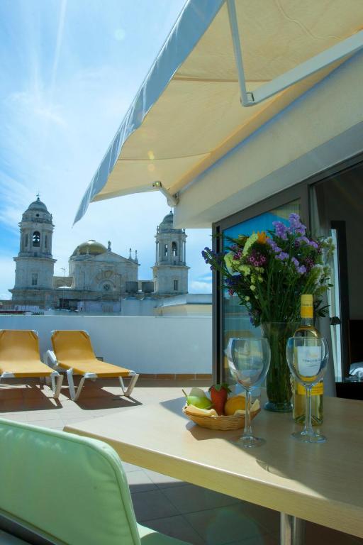 hotels with balcony in Cadiz