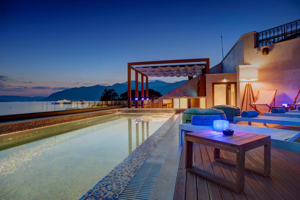 hotels with balcony in Tivat