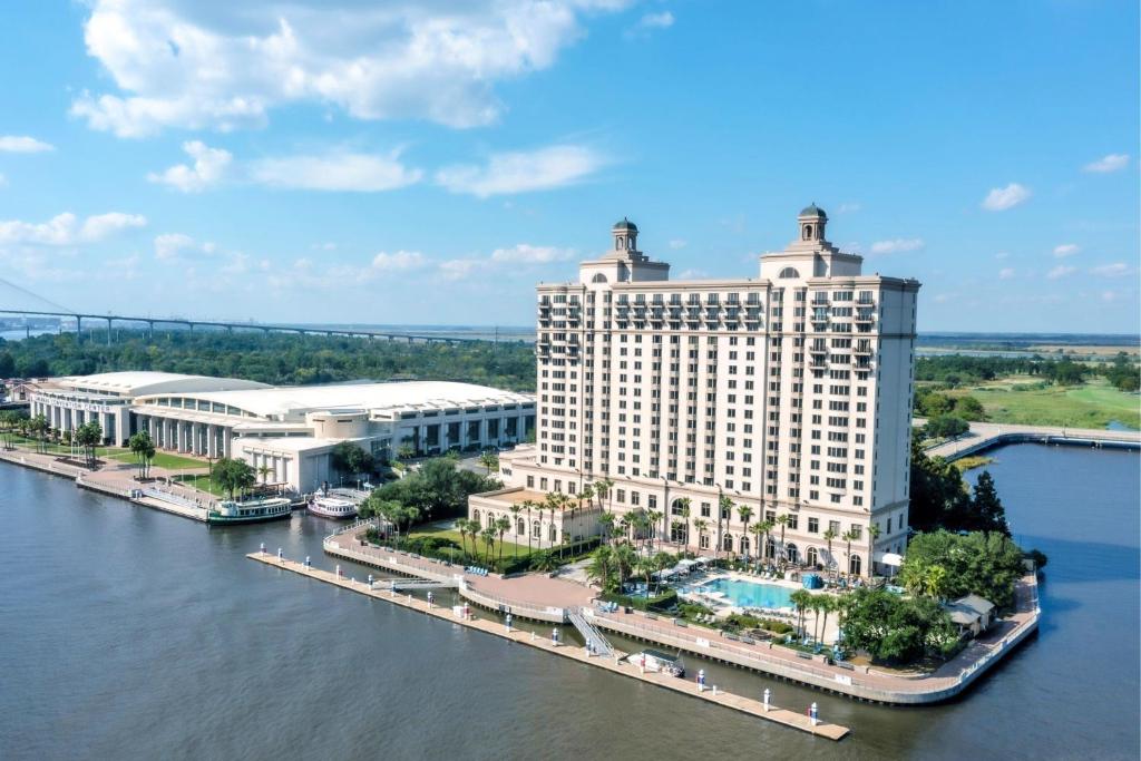 hotels with balcony in Savannah