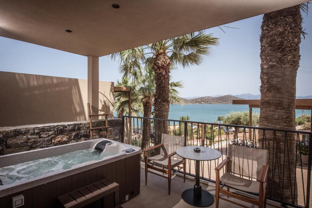 hotels with balcony in Elounda