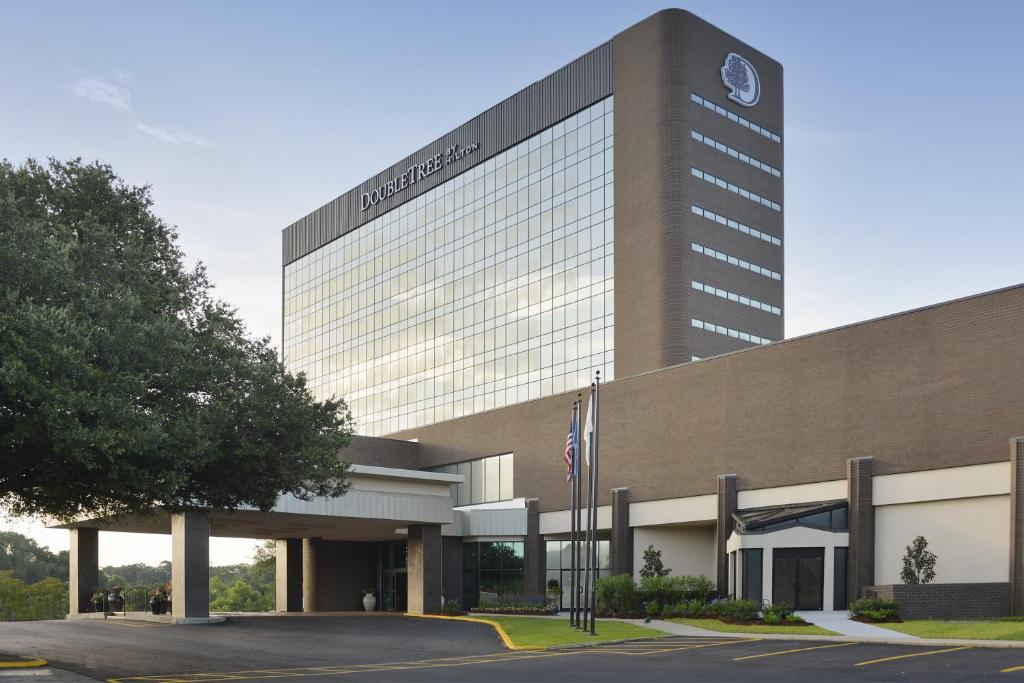 hotels with balcony in Lafayette