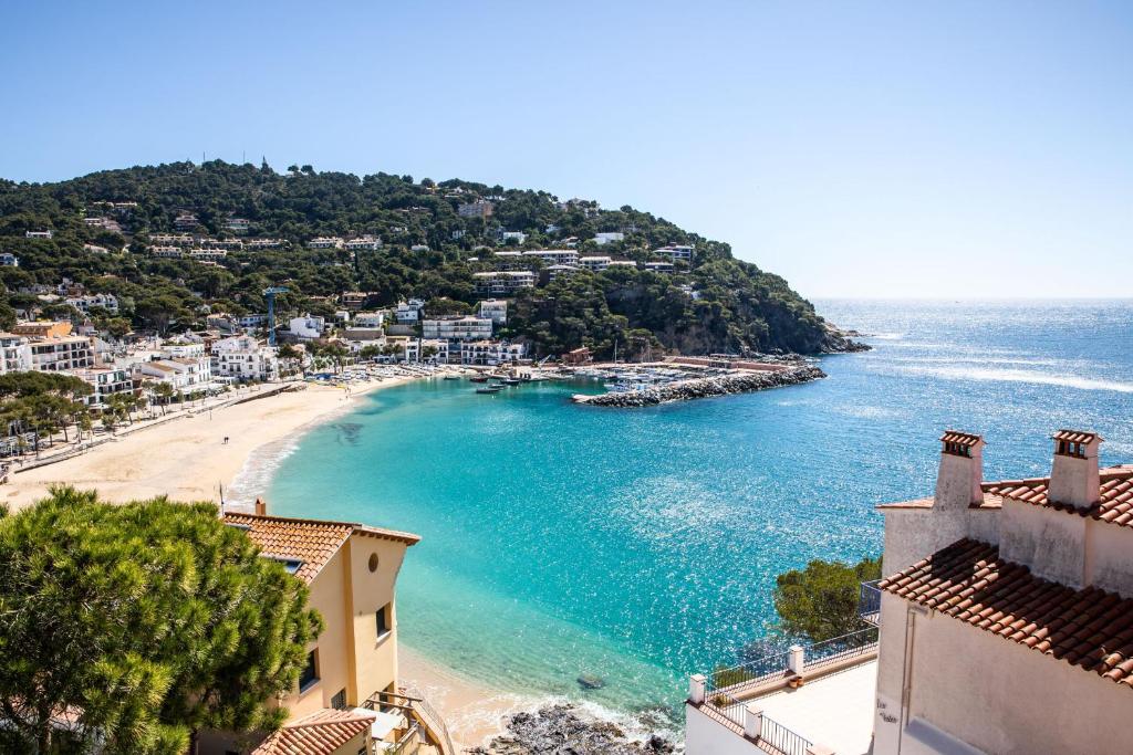 hotels with balcony in Llafranch