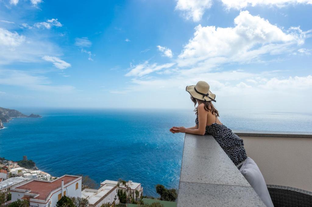 hotels with balcony in Praiano