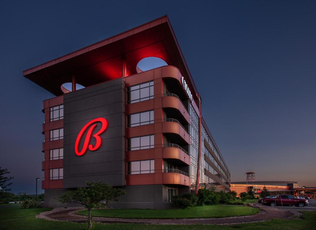 hotels with balcony in Illinois