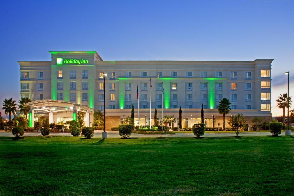 hotels with balcony in College Station