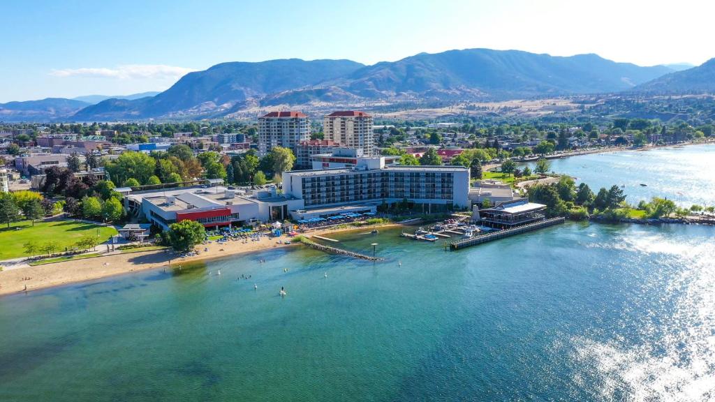 hotels with balcony in Penticton