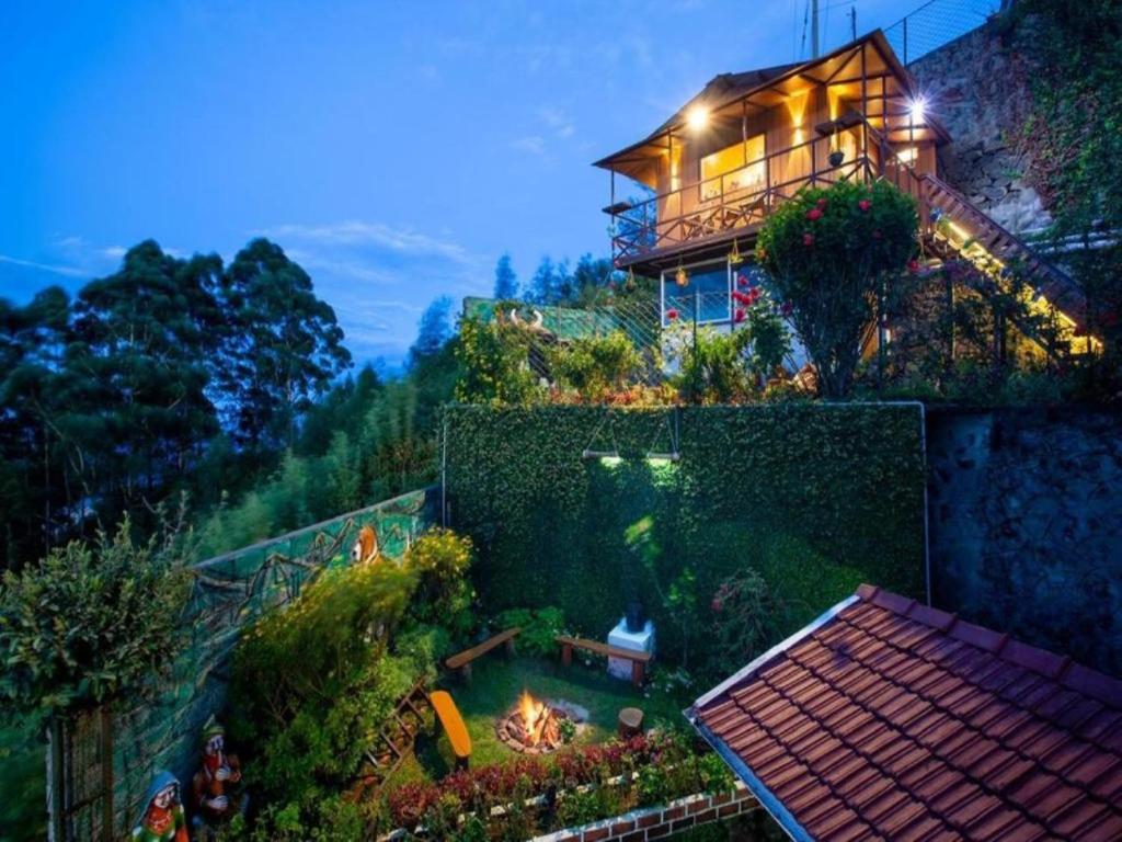 hotels with balcony in Kodaikanal