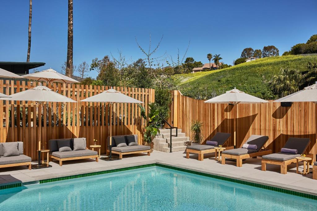 hotels with balcony in Malibu