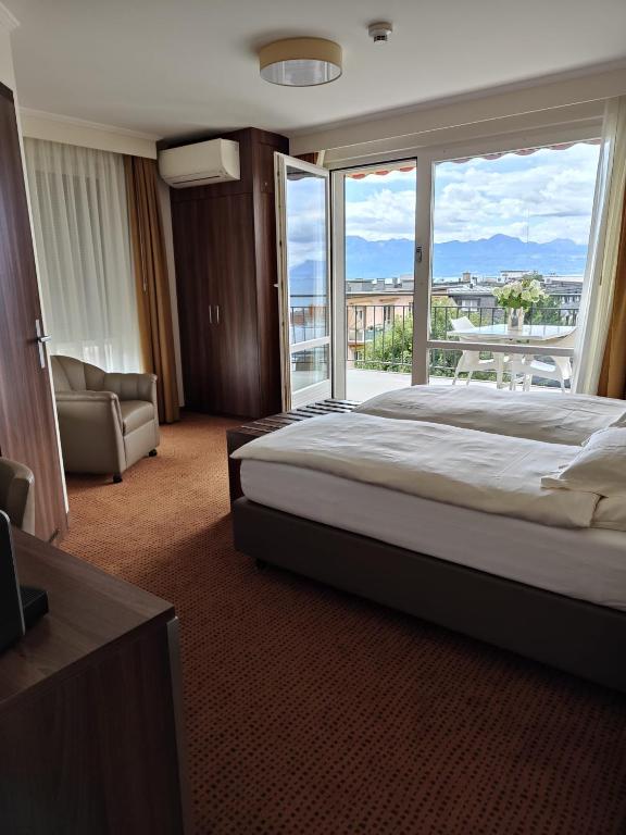 hotels with balcony in Lausanne