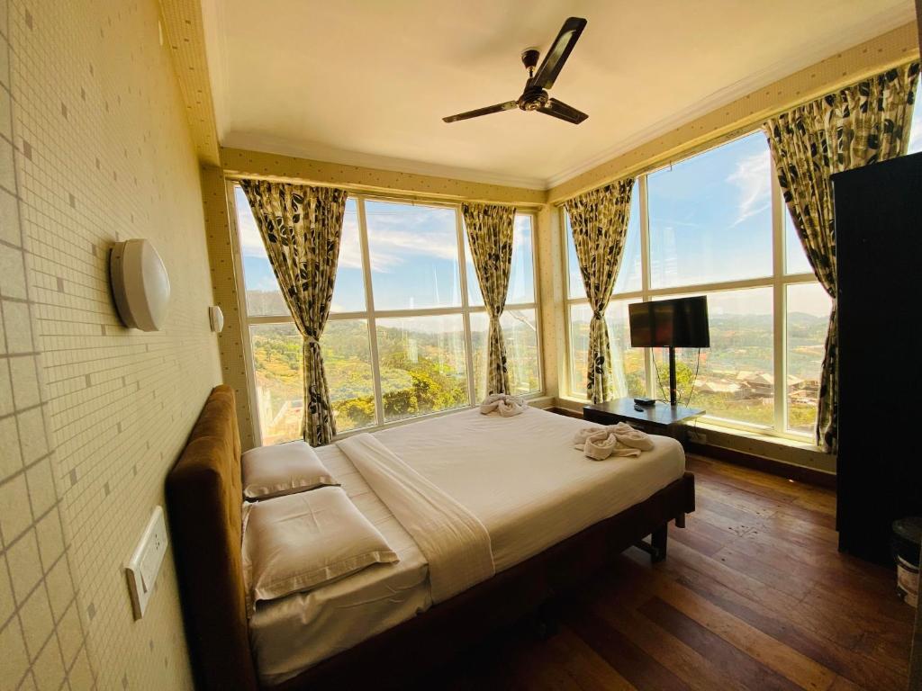 hotels with balcony in Udagamandalam Ooty View Point