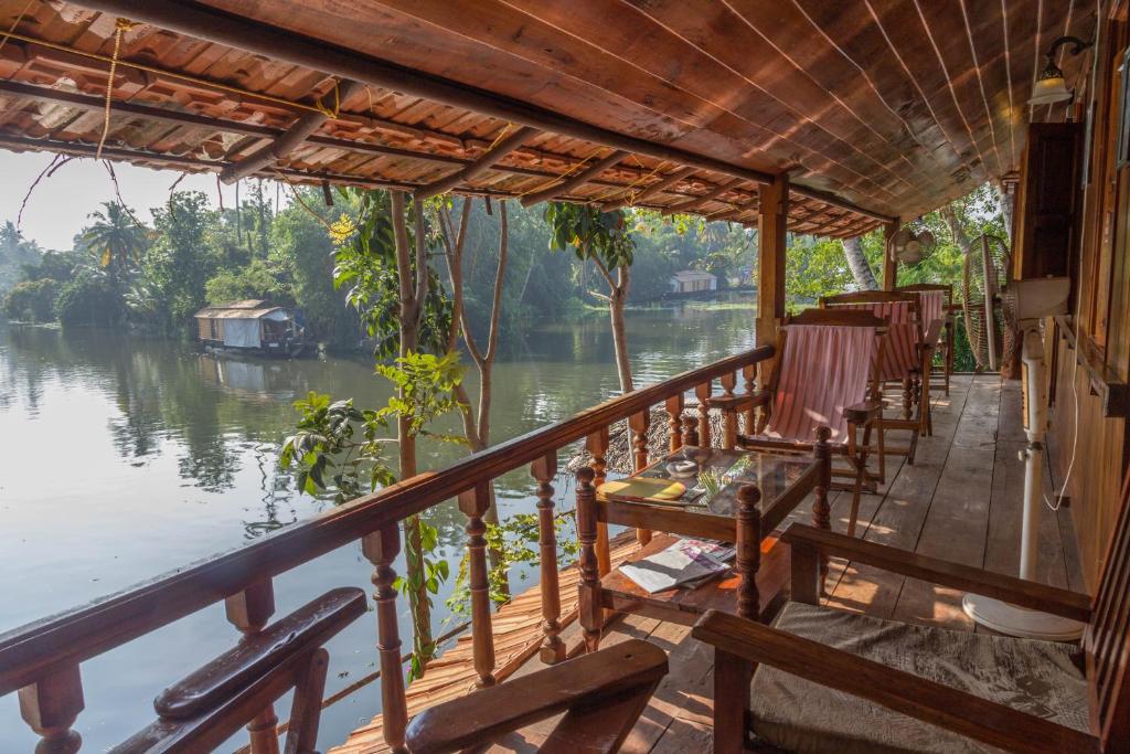 hotels with balcony in Alleppey Swetamber Jain Temple