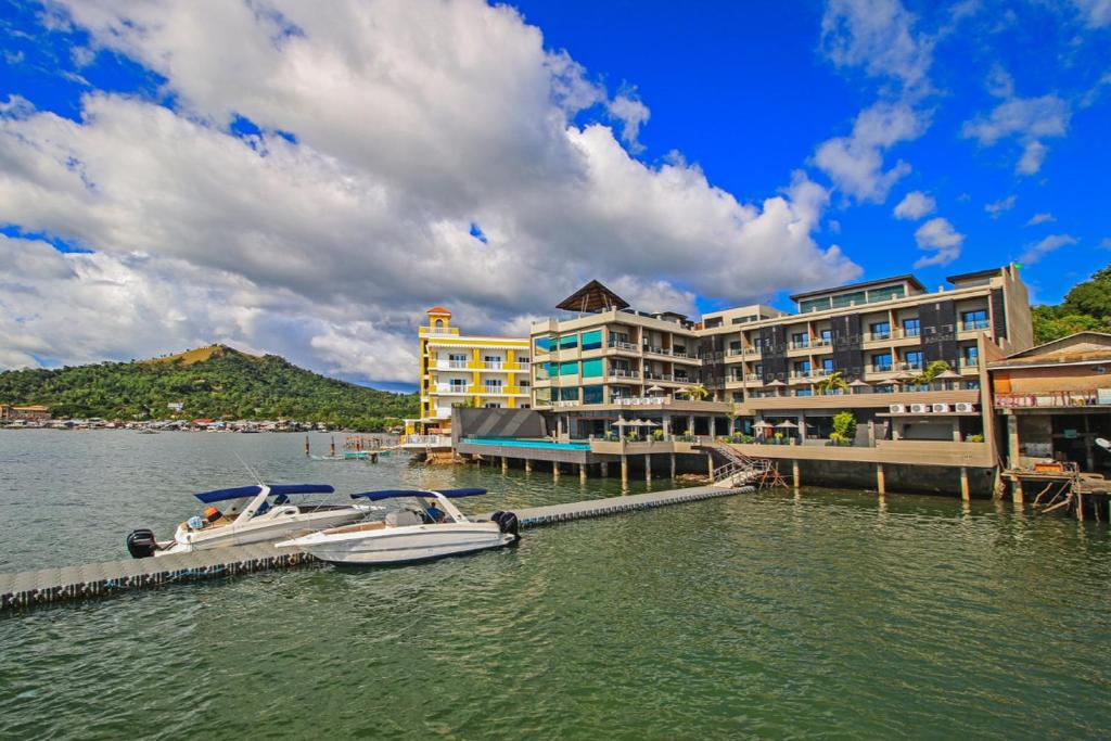 hotels with balcony in Coron