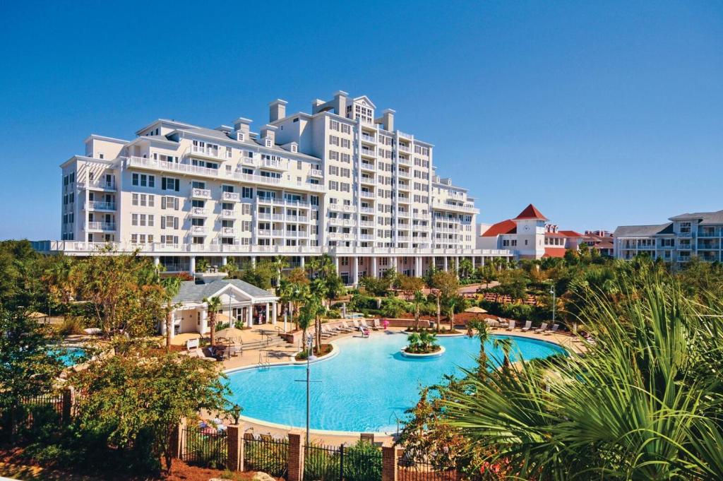 hotels with balcony in Destin