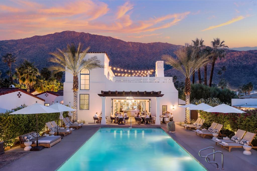 hotels with balcony in Palm Springs Palm Springs Art Museum