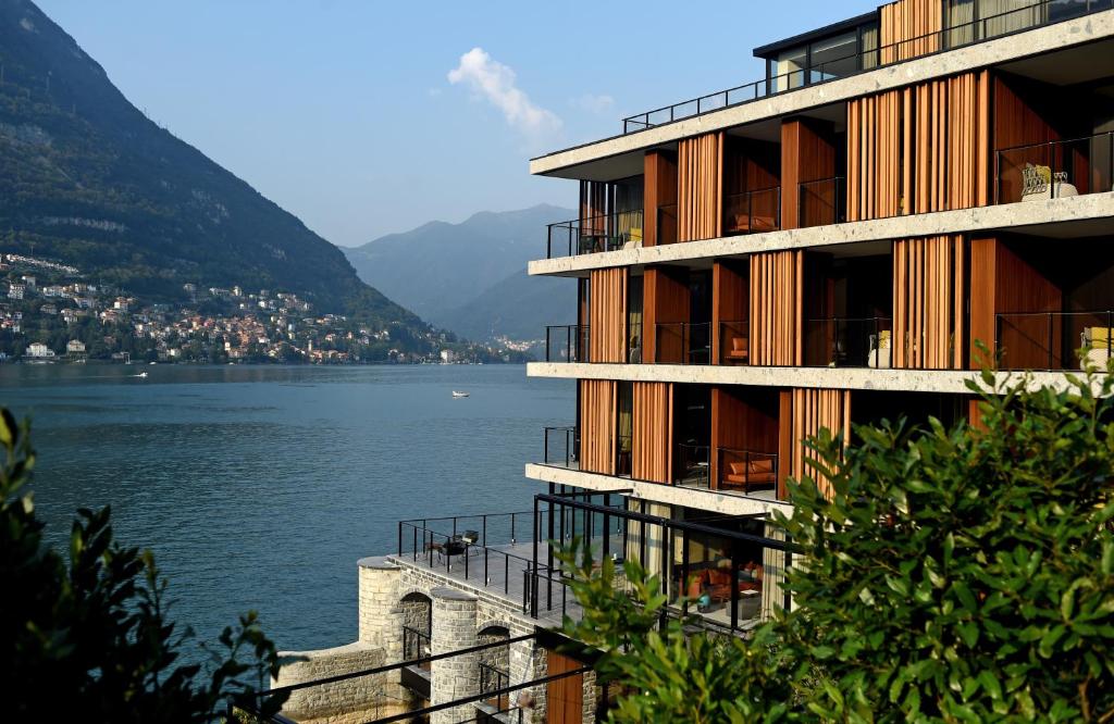 hotels with balcony in Lake Como Italy